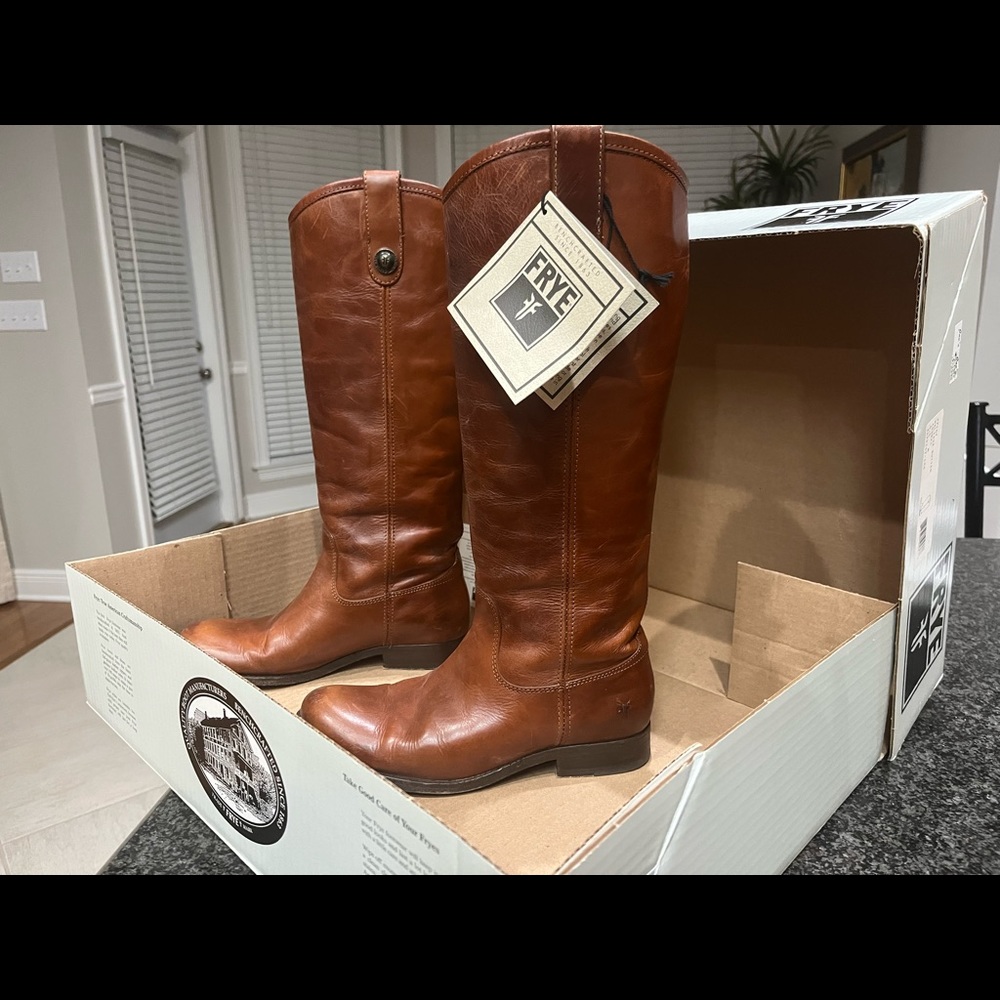 Melissa Button Frye Boots size 6.5, perfect condition and only slightly used!